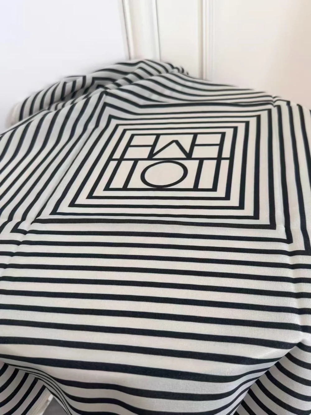 Toteme modern silk
